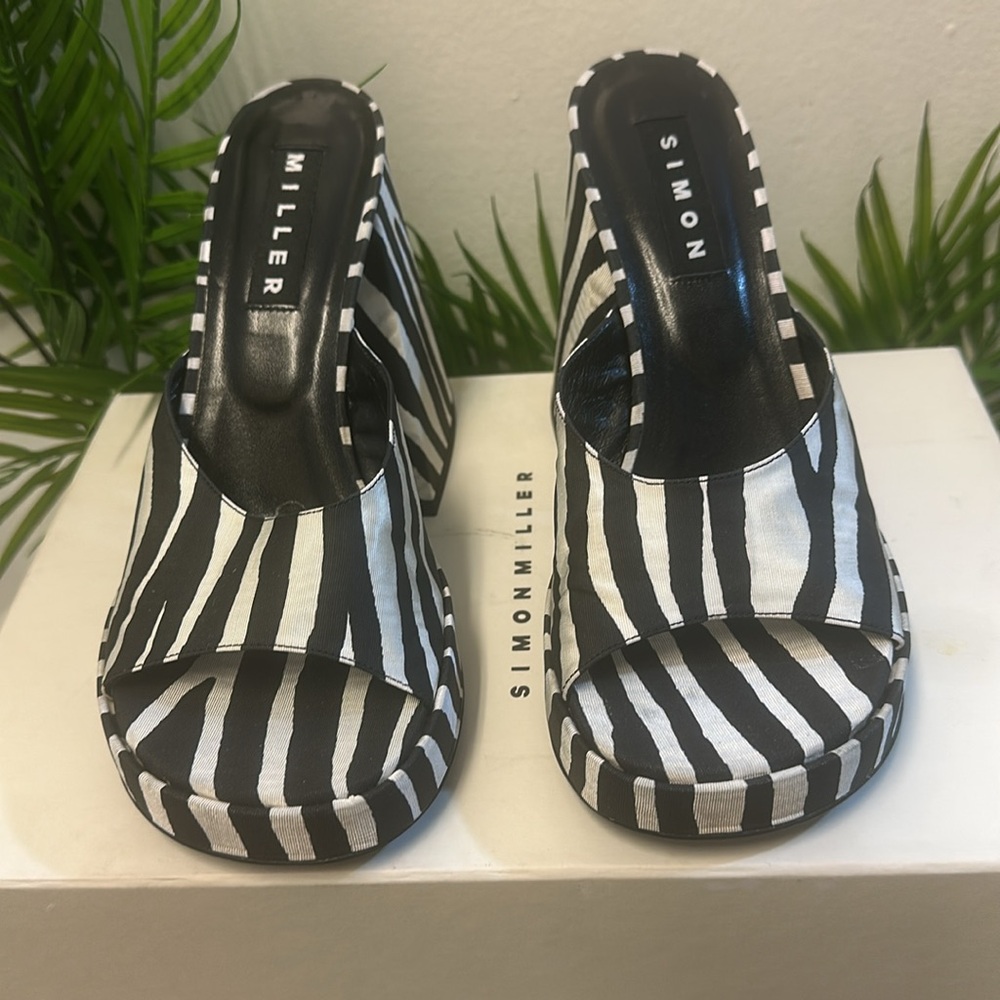 ποΈποΈ HOST PICK π SIMON MILLER Black & White Slice Heeled Sandals, U.S size : 7 - Picture 12 of 14